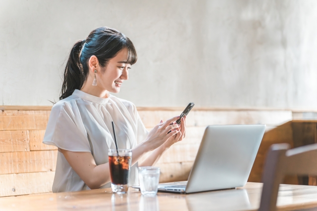 カフェでの利用シーン